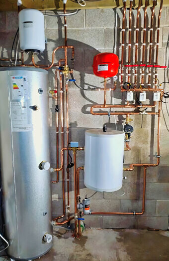https://plumberleederville.com.au/uploads/2025/06/commercial-plumbing-915367.jpg