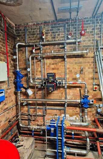 https://plumberleederville.com.au/uploads/2025/06/commercial-plumbing-923198.jpg