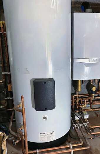 https://plumberleederville.com.au/uploads/2025/06/hot-water-410504.jpg